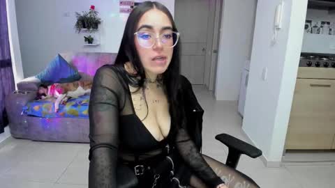 Snapshot of samismith77 chatting on 02-26-26, 10:09 SARA online show from 02-26-26, 10:09