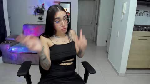 Snapshot of samismith77 chatting on 03-11-26, 11:44 SARA online show from 03-11-26, 11:44