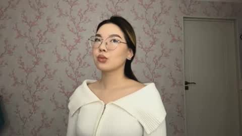 Snapshot of sammiesilvis chatting on 03-05-26, 09:27 Elina online show from 03-05-26, 09:27