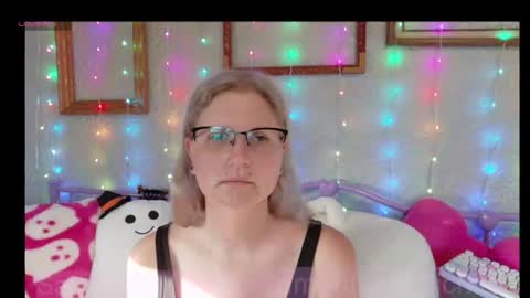 Snapshot of sammiesin13 chatting on 07-24-26, 11:52 Samantha online show from 07-24-26, 11:52