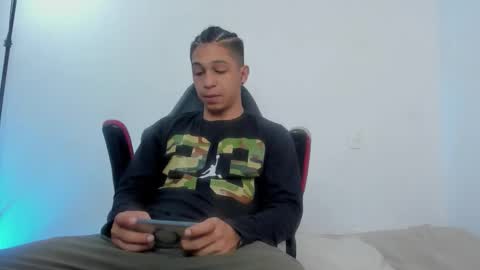 Snapshot of sammy_and_mike_ls chatting on 02-15-26, 11:19 Sophie y Mark online show from 02-15-26, 11:19