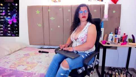Snapshot of sammy_mature_ chatting on 12-15-24, 03:24 Sammy online show from 12-15-24, 03:24