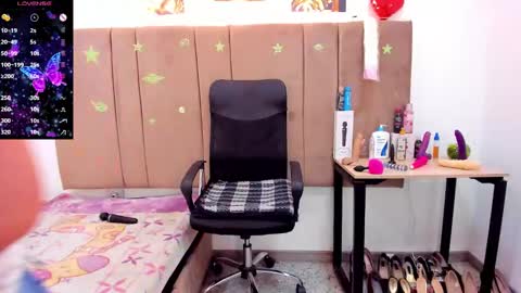 Snapshot of sammy_mature_ chatting on 12-17-24, 04:45 Sammy online show from 12-17-24, 04:45