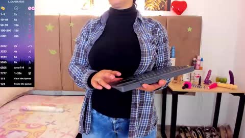 Snapshot of sammy_mature_ chatting on 01-08-25, 02:35 Sammy online show from 01-08-25, 02:35