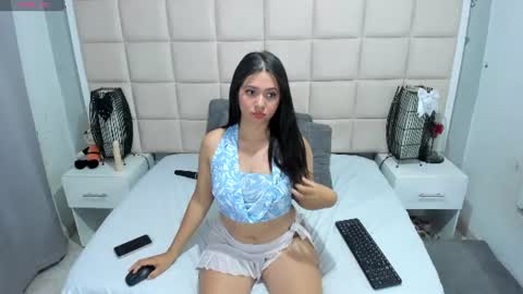 Snapshot of sammy_uwu1 chatting on 06-21-26, 02:41 Nice to meet you guys my name is Lina. online show from 06-21-26, 02:41