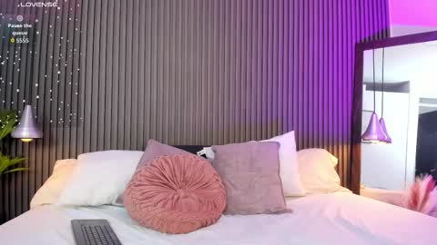 Axel online show from 10-18-25, 08:42