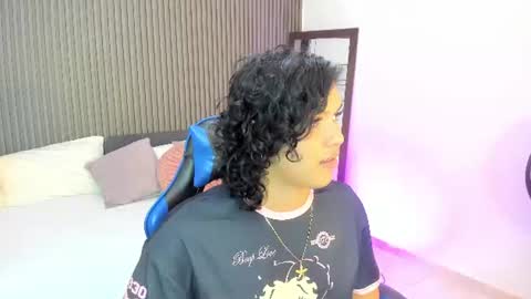 Axel online show from 06-14-26, 11:07