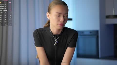 Vivienne online show from 07-13-26, 12:24
