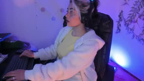   online show from 02-08-25, 04:14