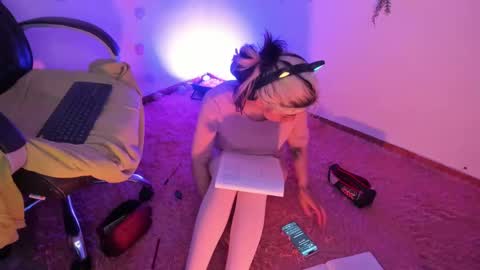   online show from 02-10-25, 09:04