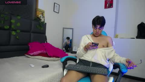 Snapshot of samuel_dark chatting on 04-11-26, 12:48 samuel_dark online show from 04-11-26, 12:48