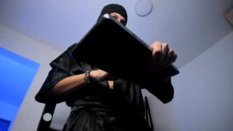   online show from 10-12-25, 05:39