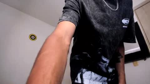 Snapshot of samuel_suarez chatting on 03-14-26, 10:15 online show from 03-14-26, 10:15