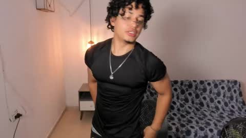 Snapshot of samxx_muscle chatting on 05-10-26, 01:38 samxx_muscle online show from 05-10-26, 01:38