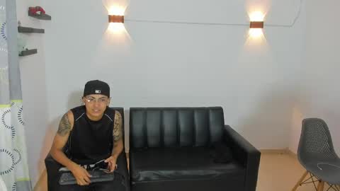 Snapshot of samxx_muscle chatting on 05-11-26, 02:45 samxx_muscle online show from 05-11-26, 02:45