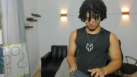 Snapshot of samxx_muscle chatting on 05-18-26, 02:45 samxx_muscle online show from 05-18-26, 02:45