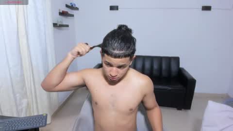 Snapshot of samxx_muscle chatting on 06-10-26, 12:48 samxx_muscle online show from 06-10-26, 12:48