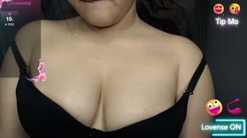 Snapshot of samy_collen_v chatting on 04-27-26, 01:09 Samy online show from 04-27-26, 01:09