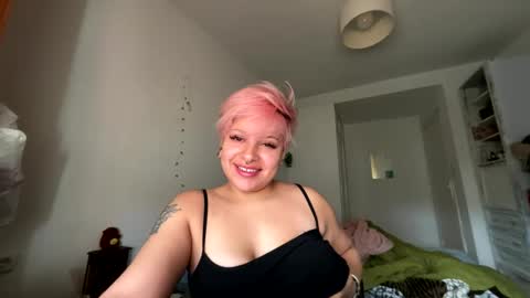 Snapshot of samymoon3 chatting on 10-29-25, 09:33 Samymoon online show from 10-29-25, 09:33