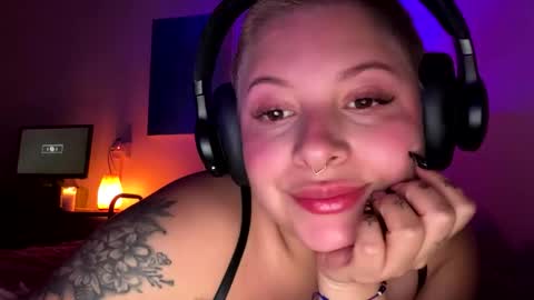 Snapshot of samymoon3 chatting on 12-19-25, 12:12 Samymoon online show from 12-19-25, 12:12