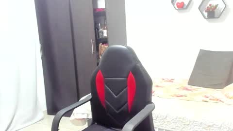 Sanddi  online show from 12-22-25, 09:34