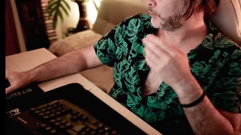 Snapshot of sanders_white chatting on 01-27-25, 02:31 Sanders online show from 01-27-25, 02:31