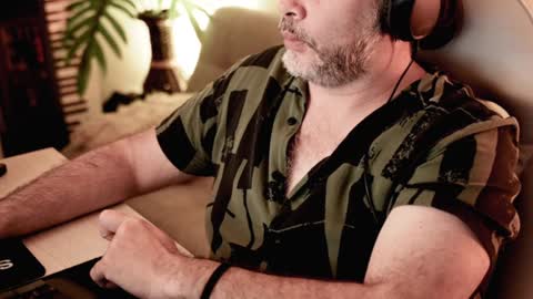 Snapshot of sanders_white chatting on 01-28-25, 03:25 Sanders online show from 01-28-25, 03:25