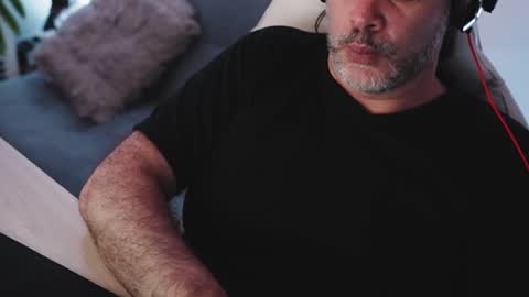 Snapshot of sanders_white chatting on 02-27-25, 05:56 Sanders online show from 02-27-25, 05:56