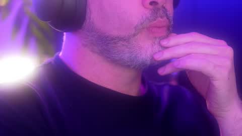 Snapshot of sanders_white chatting on 09-20-25, 02:01 Sanders online show from 09-20-25, 02:01