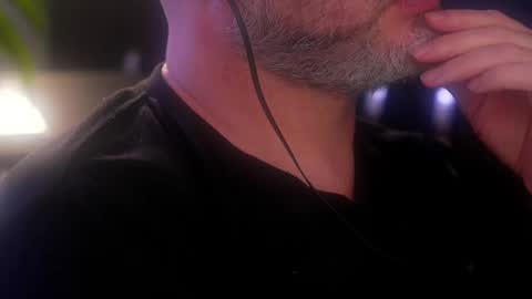 Snapshot of sanders_white chatting on 10-03-25, 05:15 Sanders online show from 10-03-25, 05:15