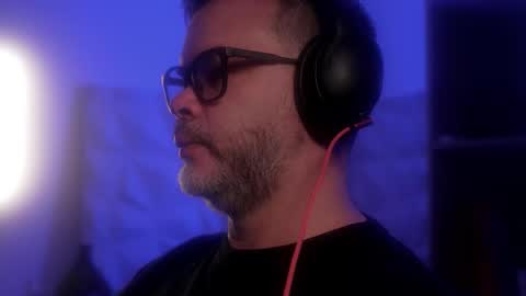 Snapshot of sanders_white chatting on 10-15-25, 03:06 Sanders online show from 10-15-25, 03:06