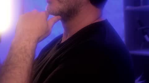 Snapshot of sanders_white chatting on 11-08-25, 02:45 Sanders online show from 11-08-25, 02:45