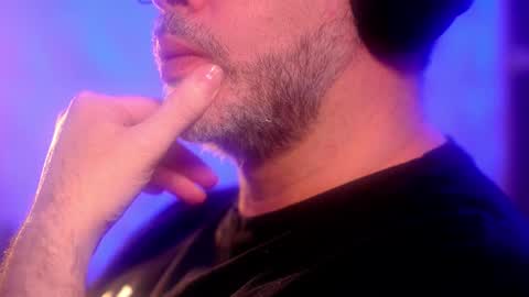 Snapshot of sanders_white chatting on 11-16-25, 11:32 Sanders online show from 11-16-25, 11:32