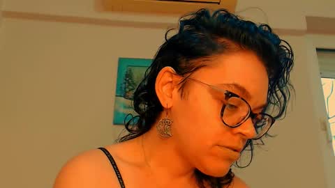 Snapshot of sandra10031989 chatting on 02-24-26, 04:27 Sandra online show from 02-24-26, 04:27