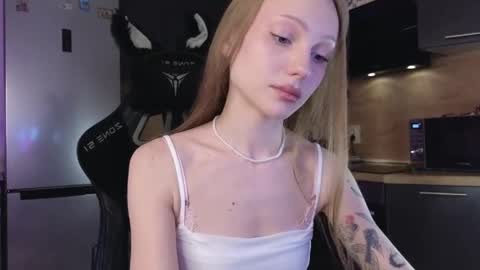Snapshot of sandra_buika chatting on 06-06-26, 05:17 Sandra Lillys Page online show from 06-06-26, 05:17