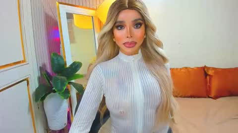 Snapshot of sandra_hornball chatting on 12-15-25, 04:22 Sandra Hornball online show from 12-15-25, 04:22