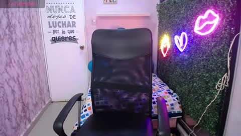 Snapshot of sandra_petite19 chatting on 07-22-26, 03:09 sandra online show from 07-22-26, 03:09