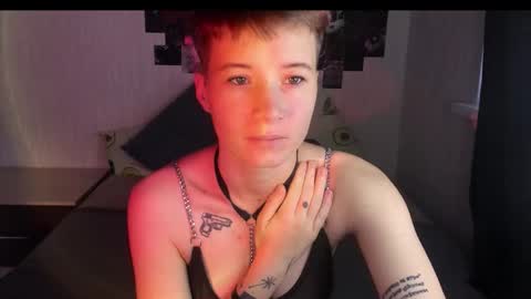 Snapshot of sandraa_a chatting on 10-11-25, 11:53 sandraa_a online show from 10-11-25, 11:53