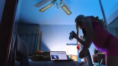 Sandra online show from 04-19-26, 10:14