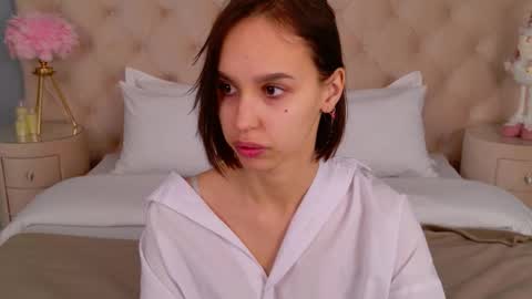 Snapshot of sandrazoe chatting on 12-19-25, 03:24 San online show from 12-19-25, 03:24