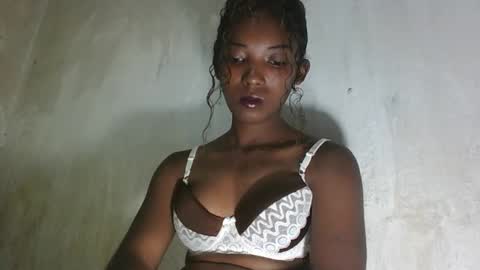 sandrine718 online show from 05-06-26, 07:46