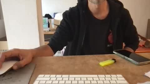 Snapshot of sandropertoni chatting on 10-13-25, 10:04 lucas online show from 10-13-25, 10:04