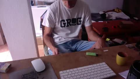 Snapshot of sandropertoni chatting on 10-14-25, 08:59 lucas online show from 10-14-25, 08:59