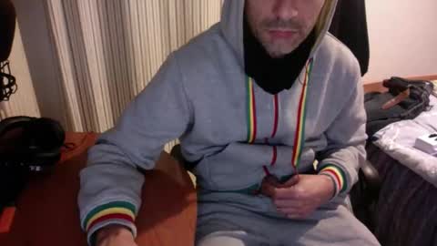 Snapshot of sandropertoni chatting on 12-19-25, 04:25 lucas online show from 12-19-25, 04:25