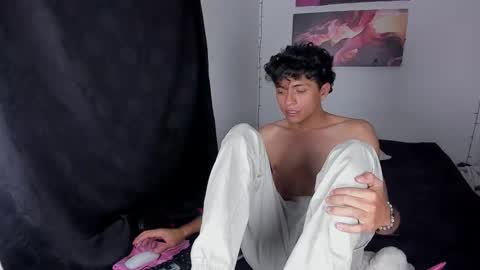 Snapshot of sandy_straw chatting on 02-17-26, 09:43 sandy_straw online show from 02-17-26, 09:43