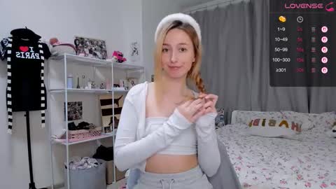 Snapshot of sandycramerrr chatting on 02-04-26, 06:14 Sandy online show from 02-04-26, 06:14