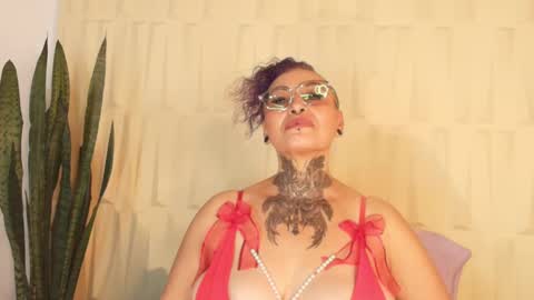 Snapshot of sandyrosee_ chatting on 03-01-25, 08:31 Sandy Rose online show from 03-01-25, 08:31