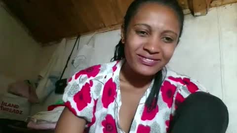 Snapshot of sanelie09 chatting on 12-16-25, 12:21 sanelie09 online show from 12-16-25, 12:21