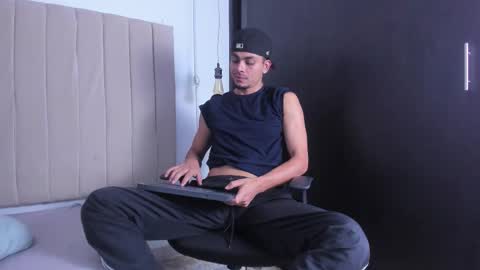 Snapshot of sanji_motion chatting on 03-12-26, 10:16 Santi online show from 03-12-26, 10:16