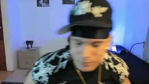 Snapshot of sant_wahlberg chatting on 06-17-26, 11:05 Sant online show from 06-17-26, 11:05